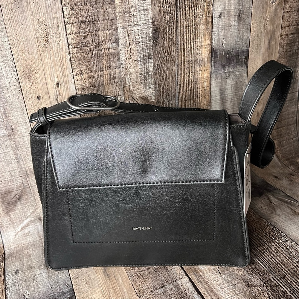 Matt & Nat Black LEIA VEGAN SHOULDER BAG - VINTAGE